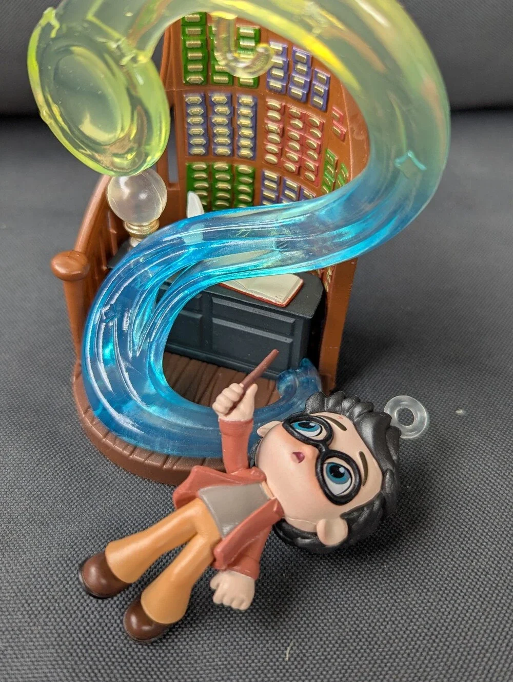Harry Potter Cliff Hangers Hover Figures - A Wand Chooses Harry